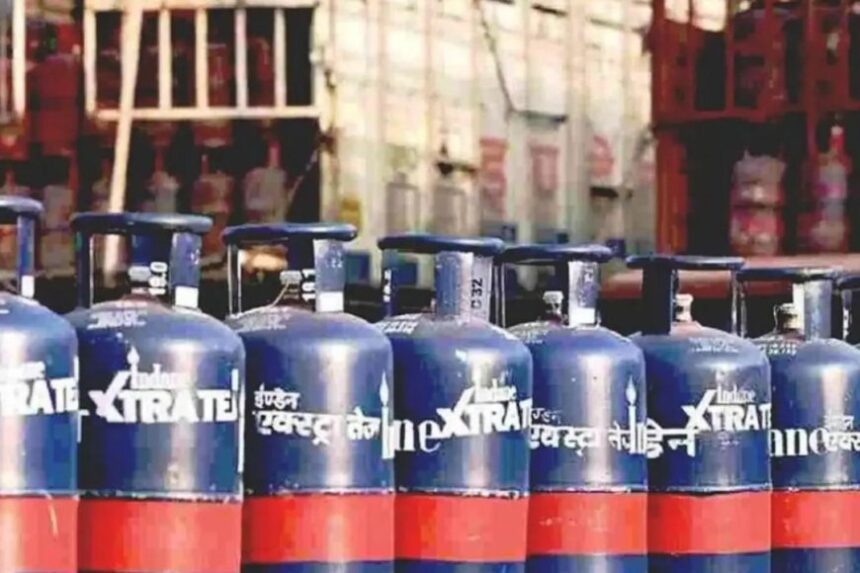 வணிக பயன்பாட்டு சிலிண்டர் விலை கடும் உயர்வு: உணவு பொருட்கள் விலை உயர வாய்ப்பு