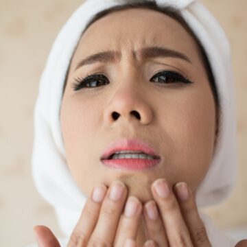 The ‘chilled spoon’ trick and other easy ways to de-puff your face