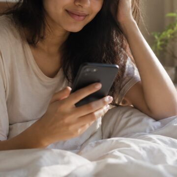Checking your phone right after waking up? Doctors warn it may raise stress levels