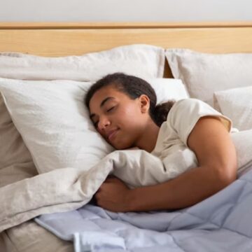 Lack of sleep can interfere with ovulation: Why the 11 pm rule matters for women