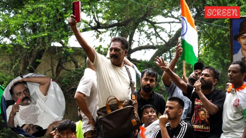 Prakash Raj addresses CJP protesters, waves Indian Constitution Prakash Raj addresses CJP protesters, waves Indian Constitution. watch
