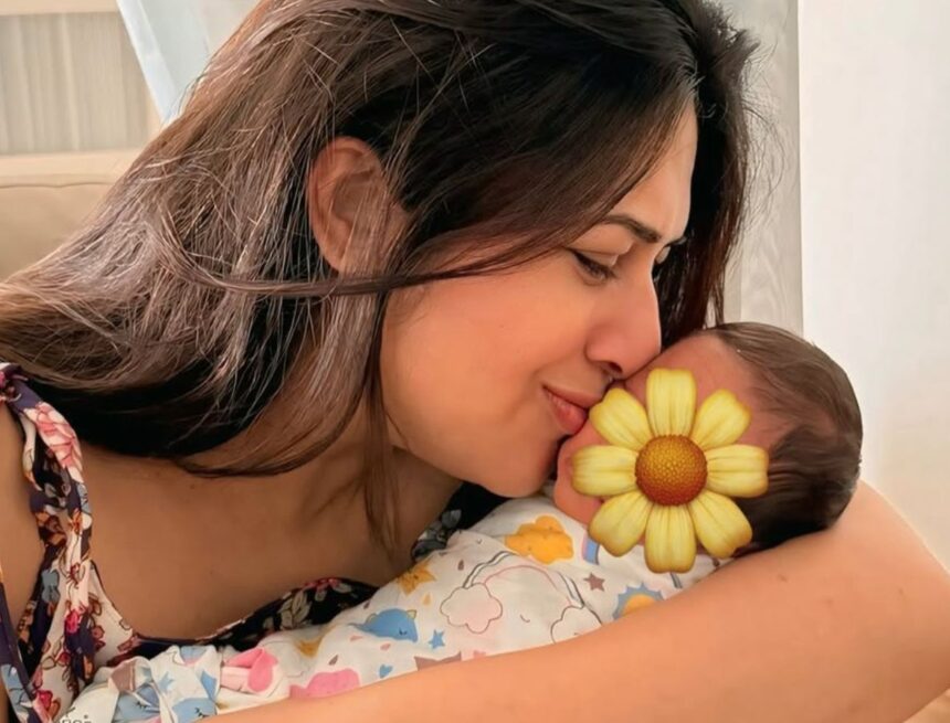 Divyanka Tripathi on breast milk leaking when her baby cries: ‘A lot of facts no one told me’ Divyanka Tripathi on breast milk leaking when her baby cries: ‘A lot of facts no one told me’
