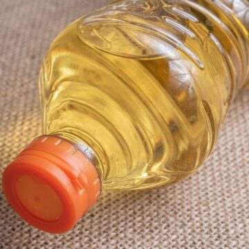 Maharashtra FDA urges consumers to avoid buying unsealed edible oil: ‘Difficult to take action’ Maharashtra FDA urges consumers to avoid buying unsealed edible oil: ‘Difficult to take action’