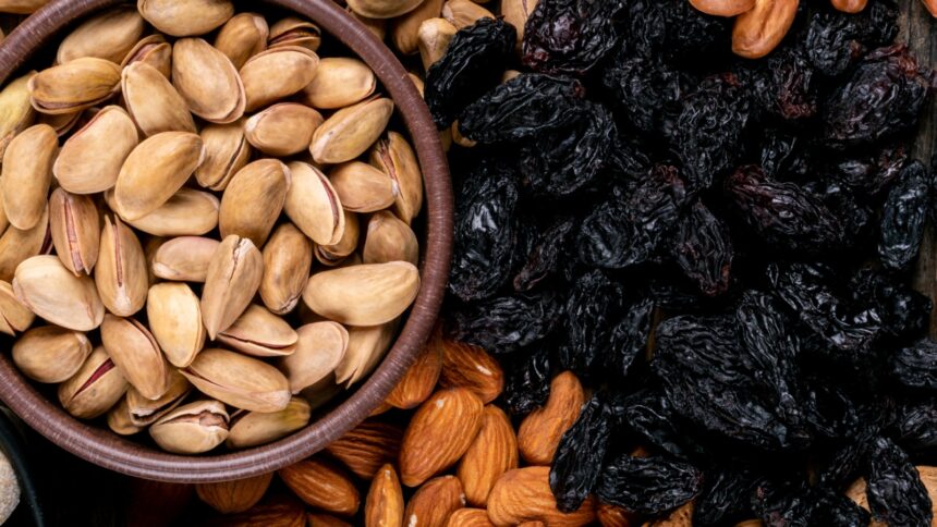 ‘Raisins, figs, dates…’: Mountaineer cautions trekkers against eating too many nuts at high altitudes ‘Raisins, figs, dates…’: Mountaineer cautions trekkers against eating too many nuts at high altitudes