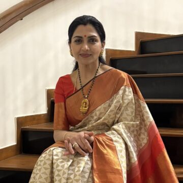 Born in a Mumbai slum, this actor ruled Tamil film industry, had temples and sarees named after her