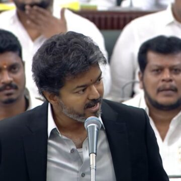 “இந்த ஆதாரம் போதுமா? இன்னும் கொஞ்சம் வேணுமா?” – சர்க்காரியா கமிஷனை கையில் எடுத்த விஜய்..!