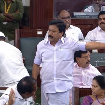 கோபித்துக் கொண்ட சிவிஎஸ்… சமாதானப்படுத்திய சபாநாயகர்..!