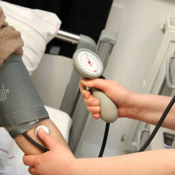 Ibuprofen, decongestants, and antacids: Everyday medicines people with high blood pressure should avoid